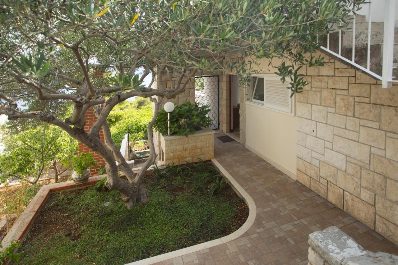 Apartment Damir Postira Exterior photo