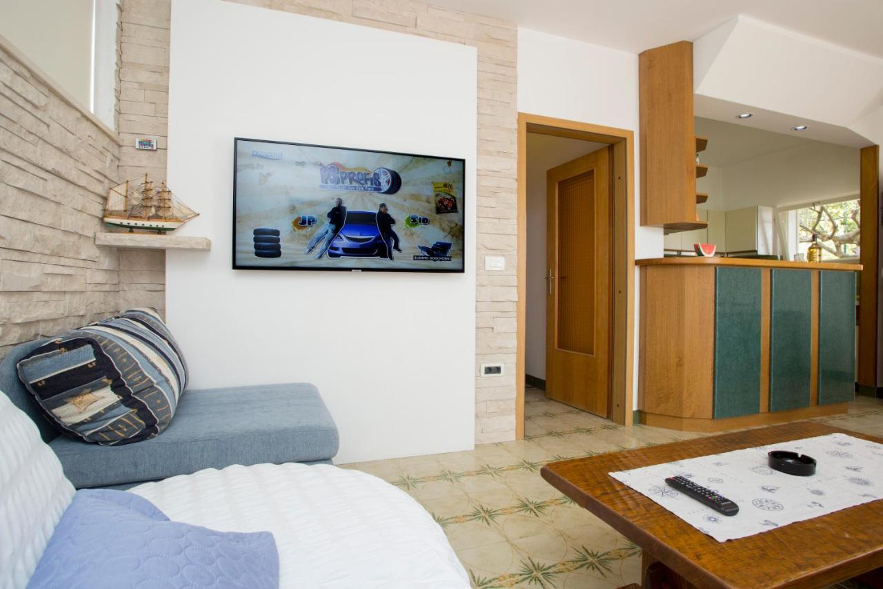 Apartment Damir Postira Exterior photo